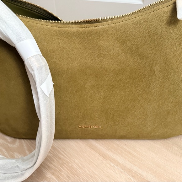 MICHAEL KORS Medium Nolita Shoulder Bag in Nubuck pistachio - Picture 8 of 10